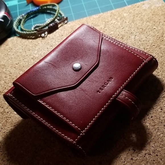 Women Wallet - Picture 4 of 16